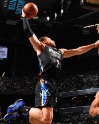  布伦森准三双尼克斯爆冷击败雄鹿