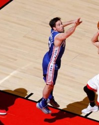  范弗里特关键球稳定局势猛龙险胜老鹰