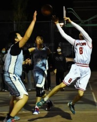  奥格斯堡中场掌控全局，稳扎稳打收获胜利