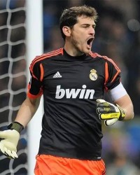  梅斯年轻门将屡献神扑，力保球门不失全身而退获赞誉