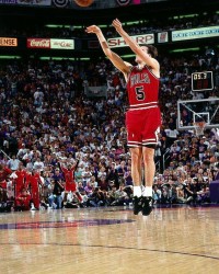  太阳艾顿护框能力尽显，封盖盛宴筑起禁飞区守护主场