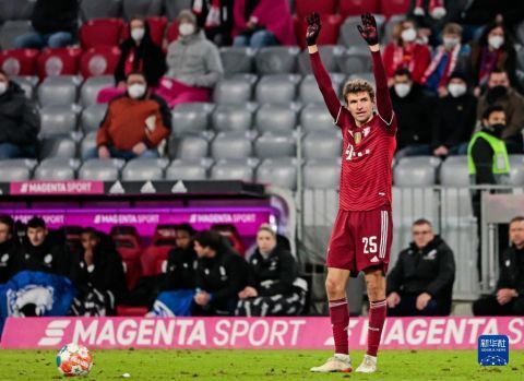  比勒菲尔德防守反击高效，德甲弱旅爆冷击败强敌