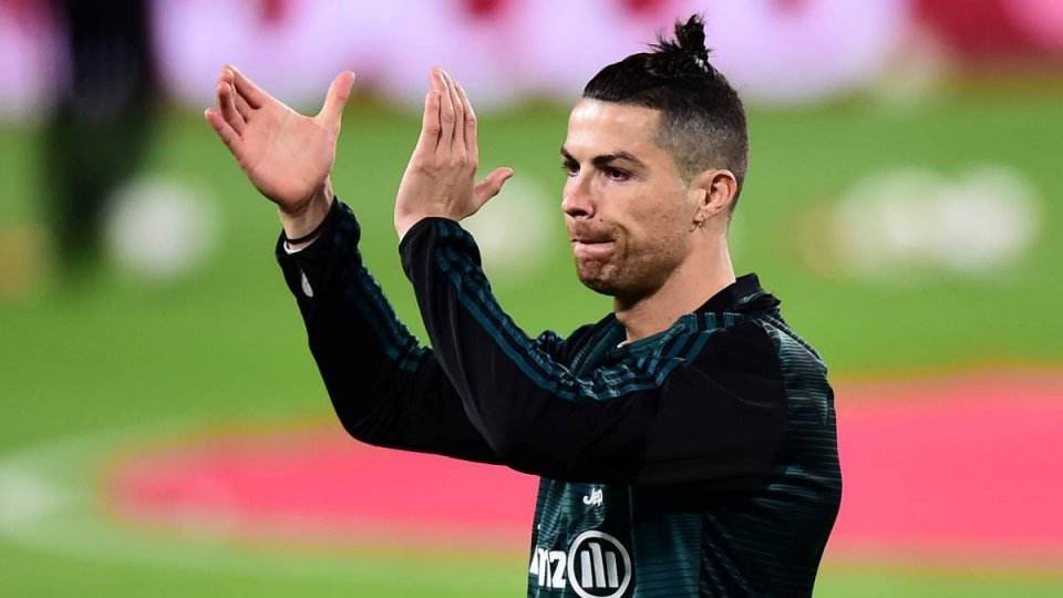  利物浦后防大将范戴克长传调度掌控比赛节奏