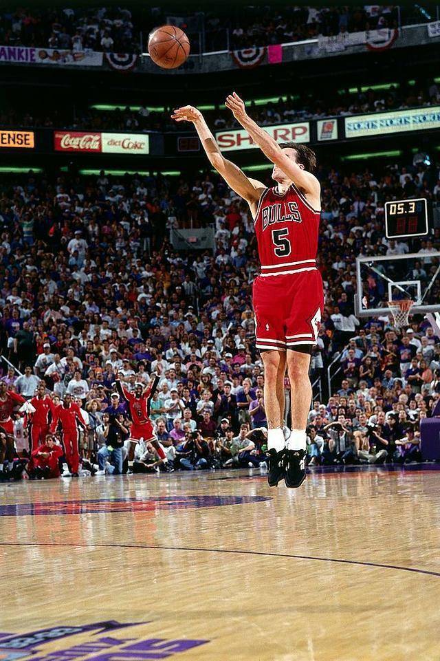  太阳艾顿护框能力尽显，封盖盛宴筑起禁飞区守护主场